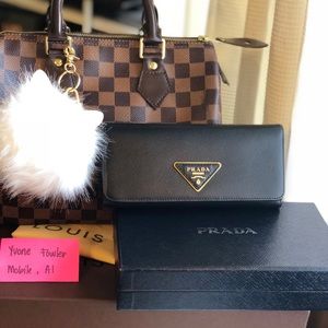 💯% authentic Prada saffiano leather black
